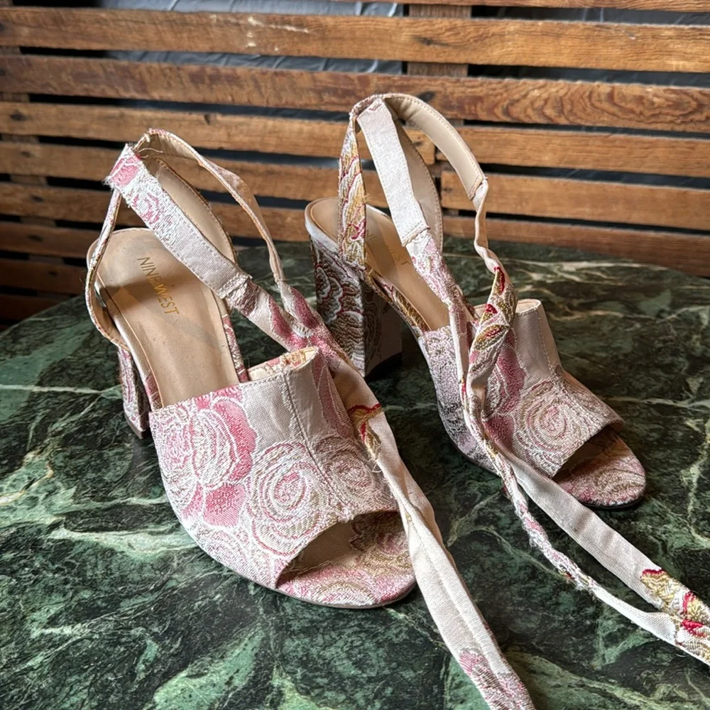 Nine West Tapestry block heels with ankle ties 8.5 comfortable! - Picture 2 of 9